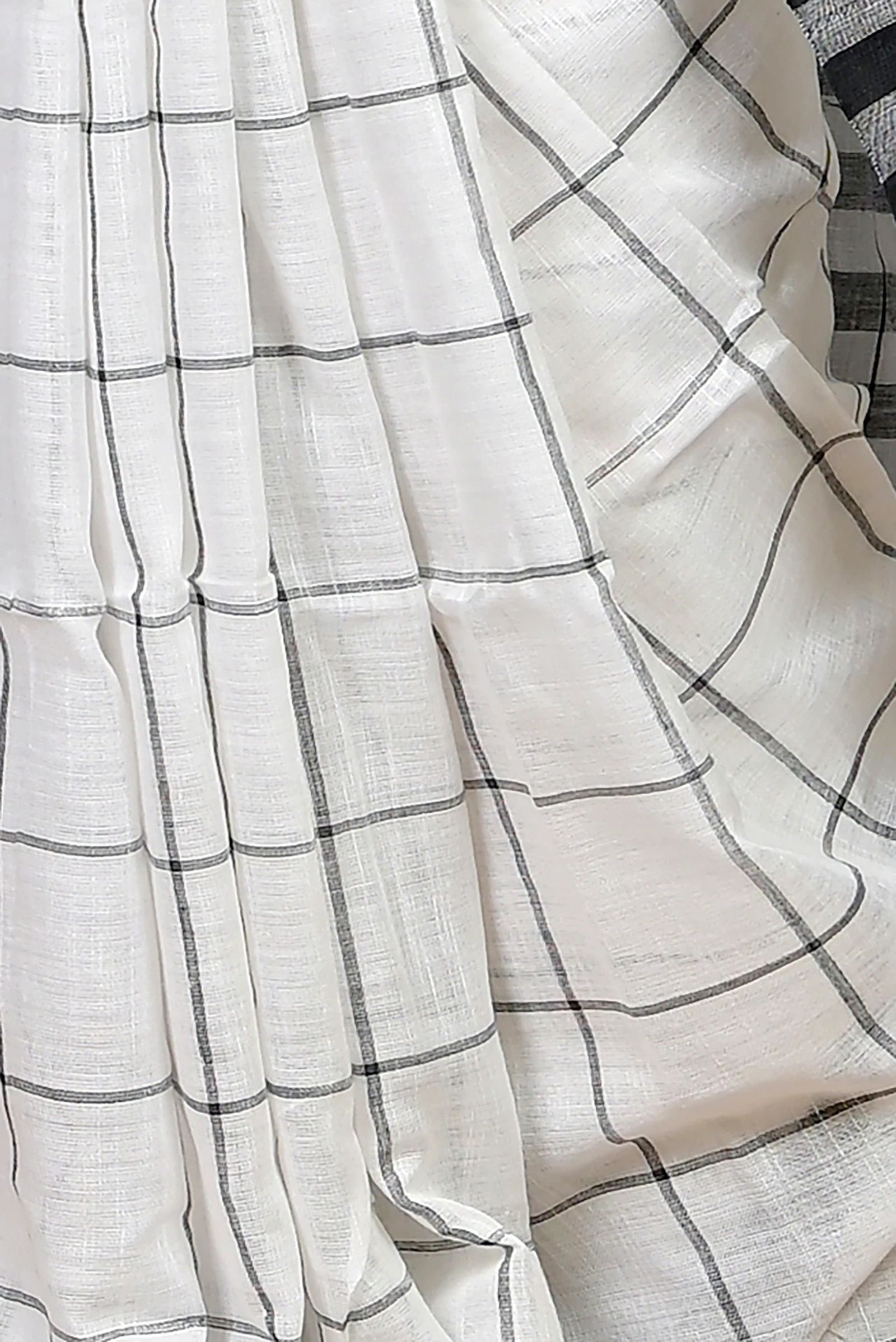 White Black Cotton Blended Parodhi Hand Loom Saree (481)